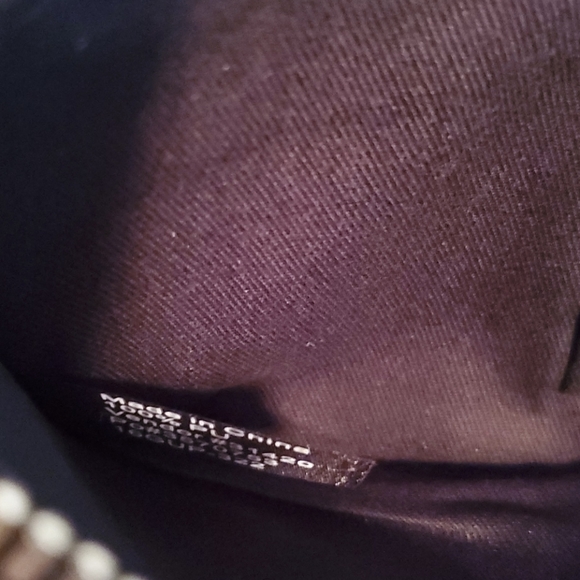 Guess wristlet - Picture 5 of 5